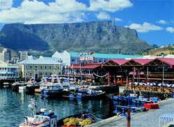 Blick vom Hafen auf den Tafelberg - Bild © by South African Tourism