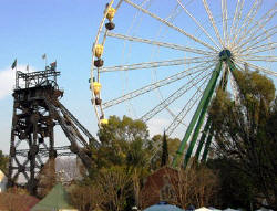 Gold Reef City - Schacht 14 und Riesenrad