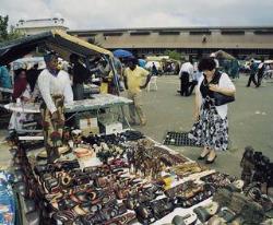 Flohmarkt vor dem Market Theater Complex -  South African Tourism