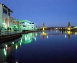 Randburg Waterfront am Abend -  South African Tourism